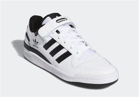 adidas forums black and white.